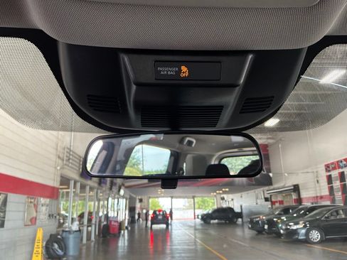 Used 2023 Nissan Rogue S AWD/4WD image 19