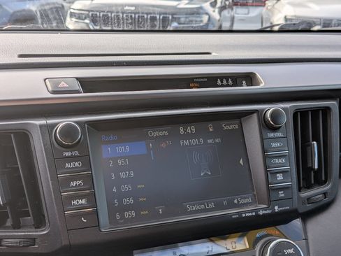 Used 2017 Toyota RAV4 XLE FWD image 18