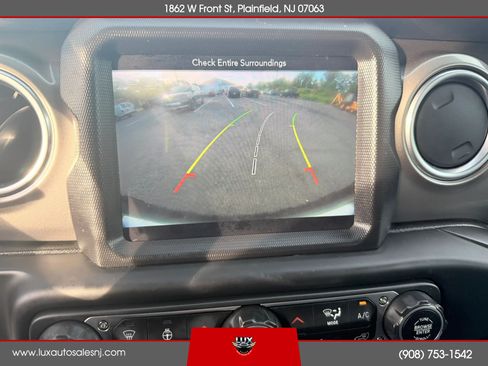 Used 2018 Jeep Wrangler Unlimited Sahara AWD/4WD image 24