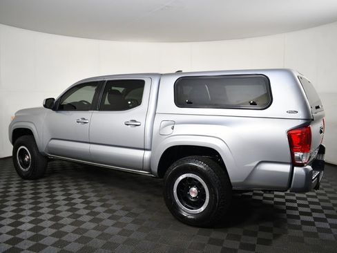 Used 2017 Toyota Tacoma SR image 12