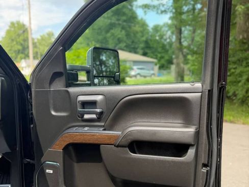Used 2017 GMC Sierra 3500 Denali w/ Duramax Plus Package AWD/4WD image 26