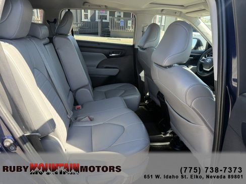 Used 2022 Toyota Highlander XLE image 24