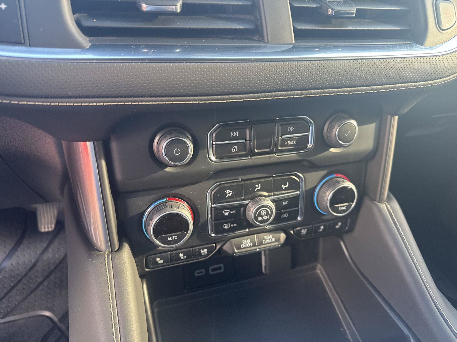 Used 2024 Chevrolet Tahoe Premier AWD/4WD image 24