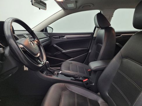 Used 2018 Volkswagen Passat 2.0T R-Line w/ R-Line Lighting Package image 17