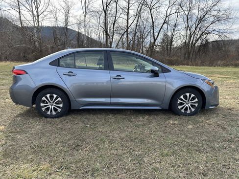 Used 2022 Toyota Corolla LE image 5