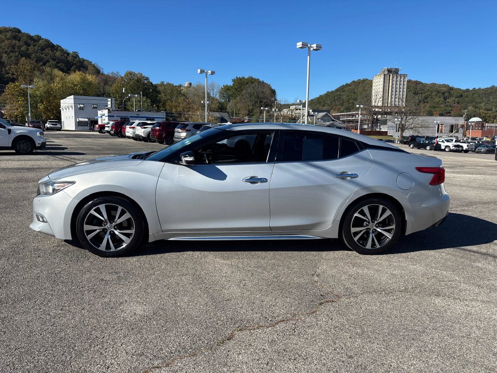 Used 2017 Nissan Maxima 3.5 SL FWD image 2