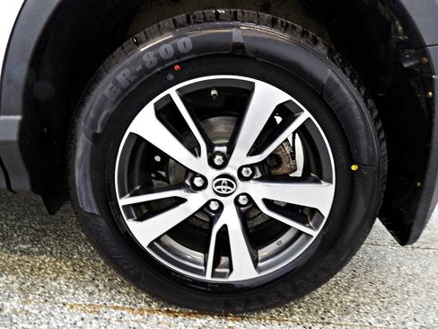 Used 2018 Toyota RAV4 XLE w/ Plus Extra Value Package AWD/4WD image 20