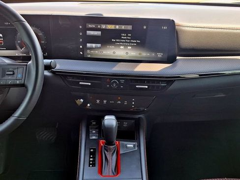 Certified 2025 Nissan Kicks SR FWD image 18