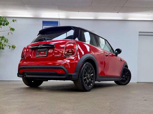 Used 2022 MINI Cooper 2-Door Hardtop w/ Premium Package image 5