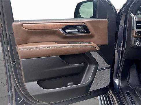 Used 2025 GMC Yukon Denali Ultimate w/ LPO, Floor Liner Package AWD/4WD image 22