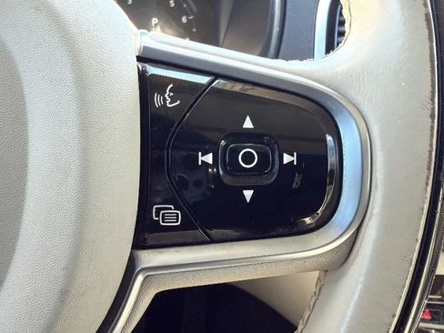 Used 2016 Volvo XC90 T6 Momentum w/ Momentum Plus Package image 11