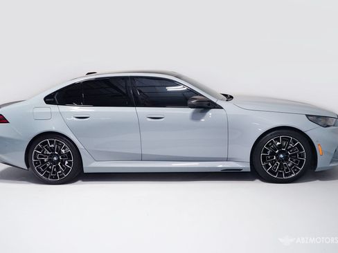 Used 2026 BMW M5 w/ Carbon Package AWD/4WD image 3