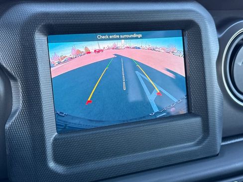 Used 2023 Jeep Wrangler Unlimited w/ Cold Weather Group image 21