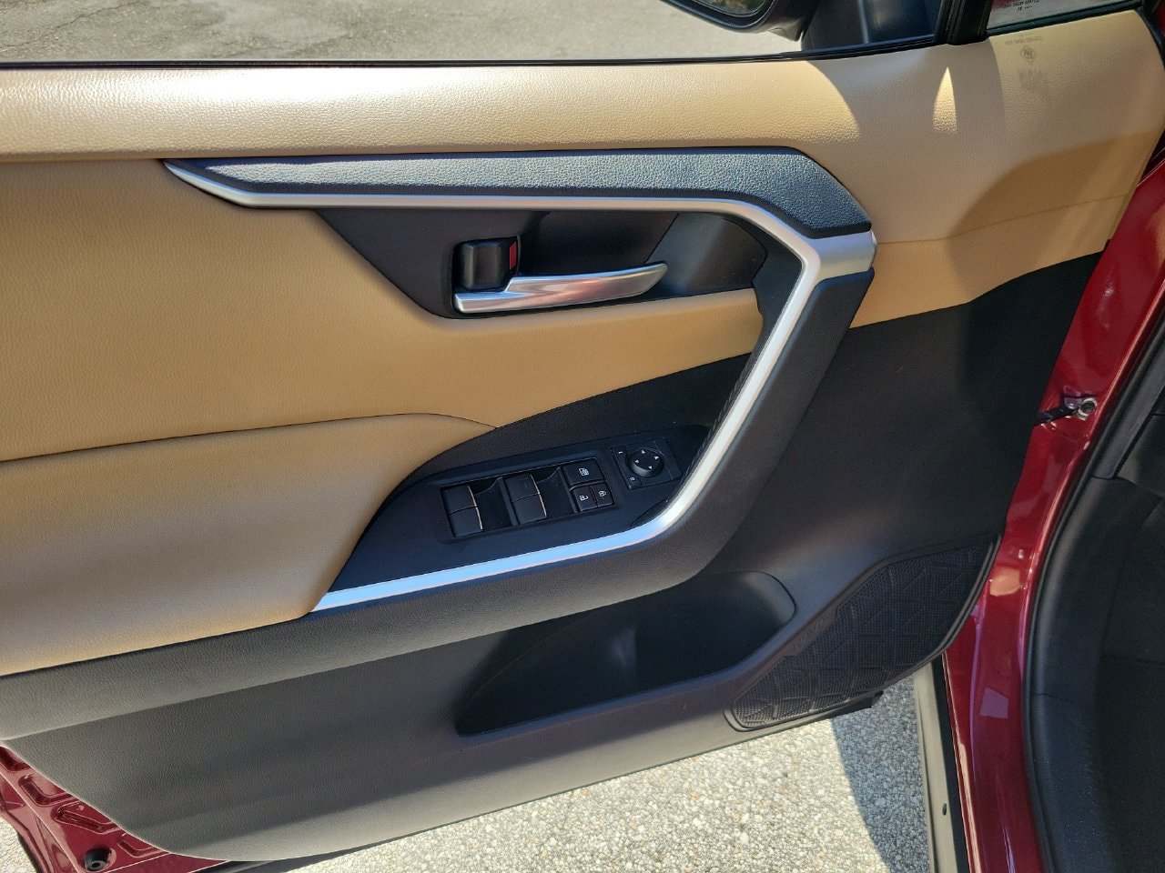 Used 2021 Toyota RAV4 XLE Premium FWD image 14