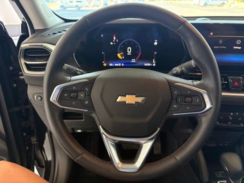 Used 2024 Chevrolet TrailBlazer LT w/ LT Cold Weather Package AWD/4WD image 3