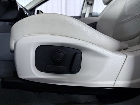 Used 2020 Jaguar E-PACE SE image 20