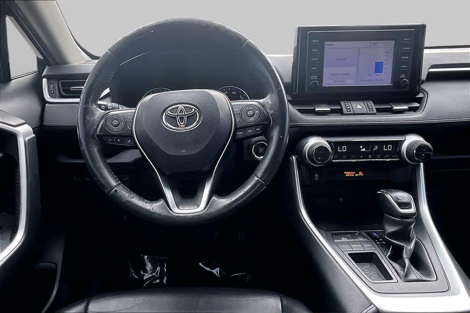 Used 2019 Toyota RAV4 XLE Premium FWD image 6