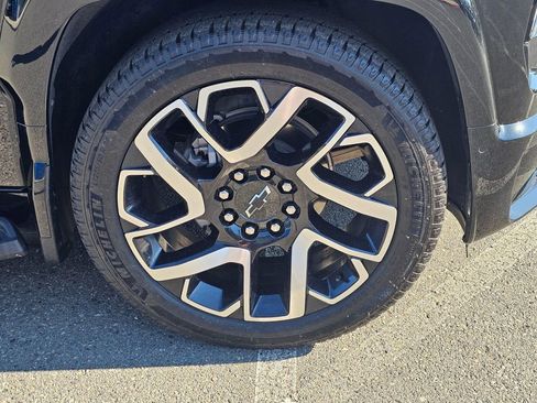 Used 2025 Chevrolet Silverado EV RST AWD/4WD image 9
