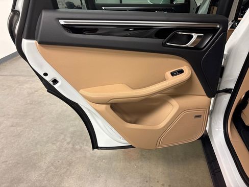 Used 2024 Porsche Macan image 27