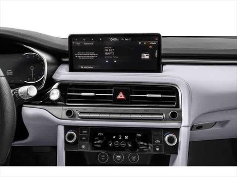 Used 2024 Genesis G70 2.5T image 7