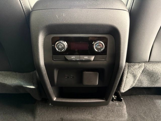 New 2027 Chevrolet Traverse Z71 w/ Enhanced Driving Package AWD/4WD image 32