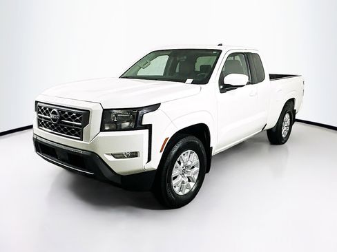 Used 2024 Nissan Frontier SV w/ SV Convenience Package image 3