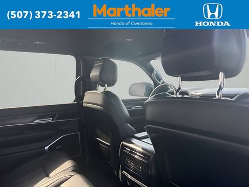 Used 2024 Jeep Wagoneer Series II w/ Flexible Seating Group AWD/4WD image 16