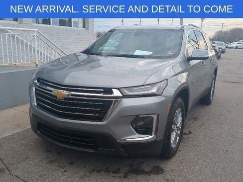 Used 2023 Chevrolet Traverse LT image 12