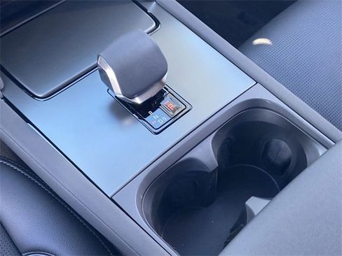 Used 2025 Land Rover Discovery Sport Dynamic SE image 8