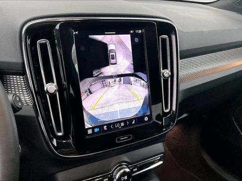 Certified 2025 Volvo XC40 B5 Plus image 30