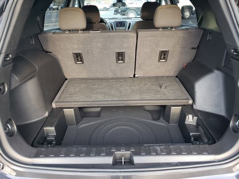 Used 2022 Chevrolet Equinox LT w/ Driver Convenience Package image 11