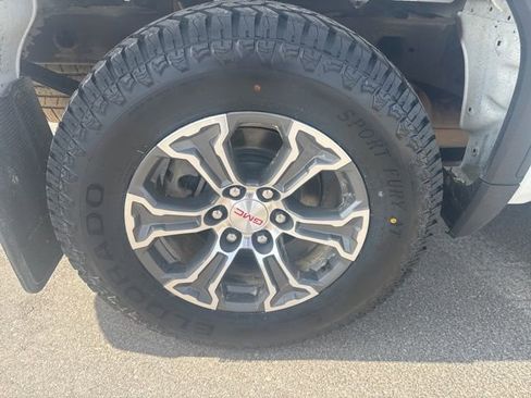 Used 2023 GMC Sierra 1500 SLE AWD/4WD image 24