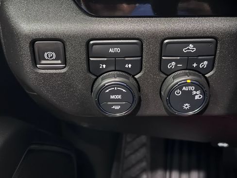 Certified 2023 Chevrolet Silverado 1500 LT AWD/4WD image 24