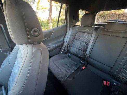 Used 2025 Chevrolet Equinox LT image 38