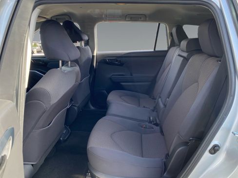 Used 2023 Toyota Highlander LE AWD/4WD image 13
