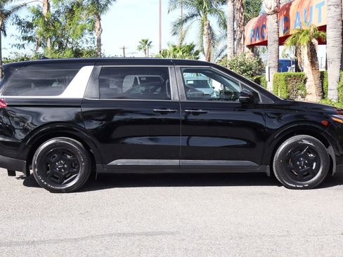 Used 2025 Kia Carnival image 10