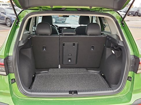 New 2026 Volkswagen Taos SE image 6