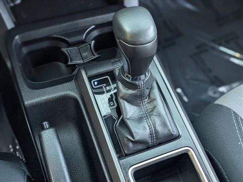 Used 2022 Toyota Tacoma TRD Sport image 12