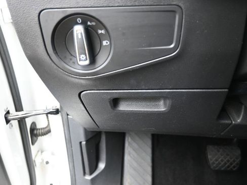 Used 2022 Volkswagen Tiguan SE image 16