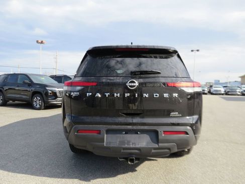 Used 2023 Nissan Pathfinder S image 8