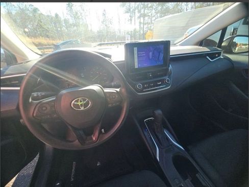 Used 2025 Toyota Corolla LE image 14