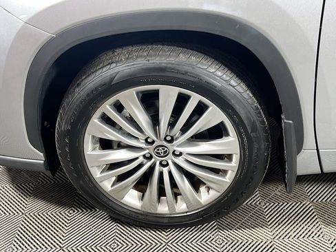 Used 2022 Toyota Highlander Platinum AWD/4WD image 28