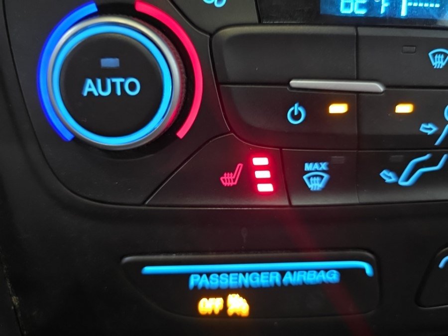 Used 2018 Ford Escape SE w/ SE Sync 3 Package AWD/4WD image 26