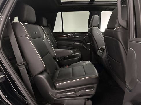 Used 2022 Cadillac Escalade Premium Luxury AWD/4WD image 25