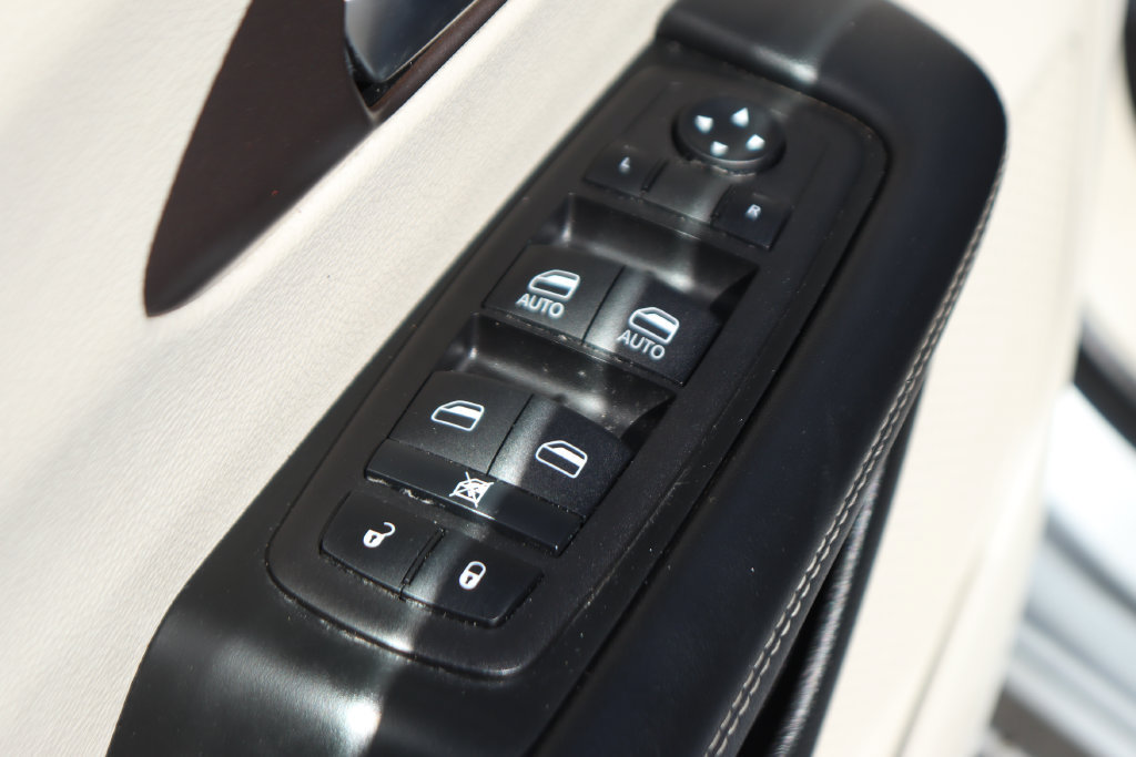 Used 2023 Chrysler Voyager LX FWD image 17