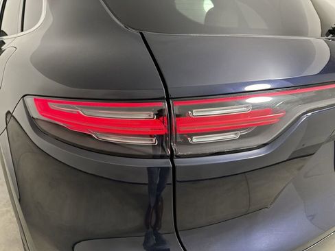 Certified 2021 Porsche Cayenne E-Hybrid AWD/4WD image 18