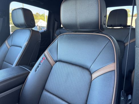 Used 2024 GMC Canyon AT4 image 19