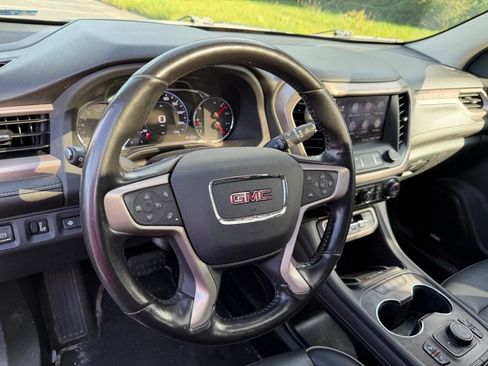 Used 2020 GMC Acadia Denali w/ Technology Package AWD/4WD image 9