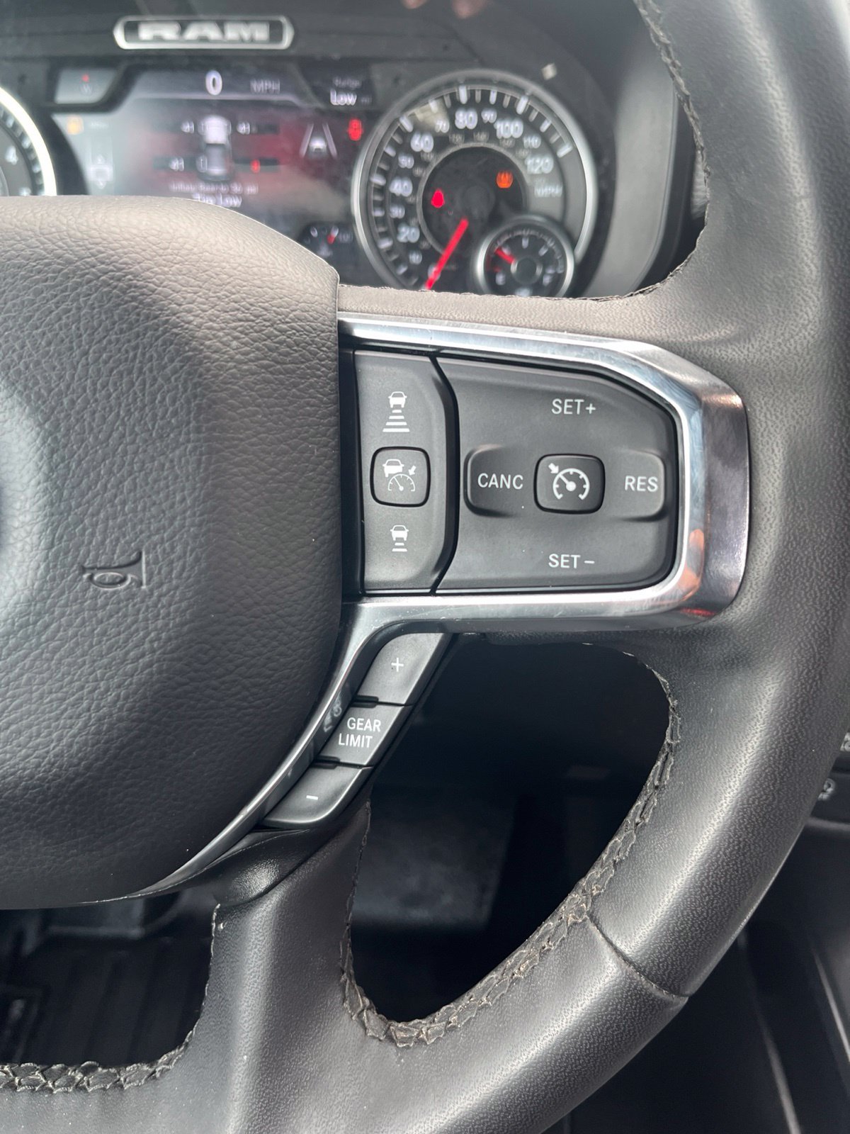 Used 2025 RAM 1500 Laramie AWD/4WD image 21