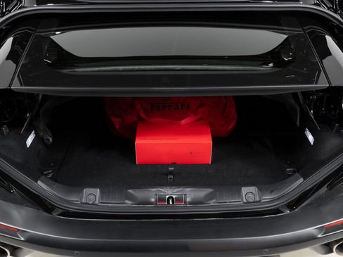 Used 2019 Ferrari Portofino image 19